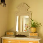 Seek And Hide - Little Julia's Hideaway Apartment *