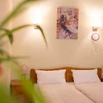 Seek And Hide - Little Julia's Hideaway Apartment