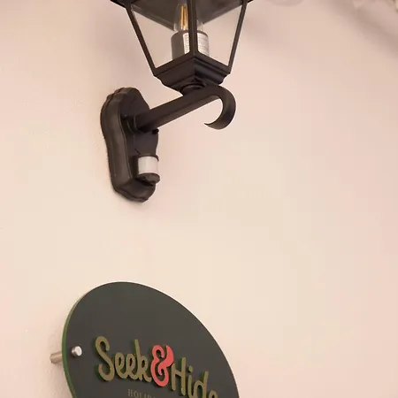 Seek And Hide - Little Julia's Hideaway Apartment *