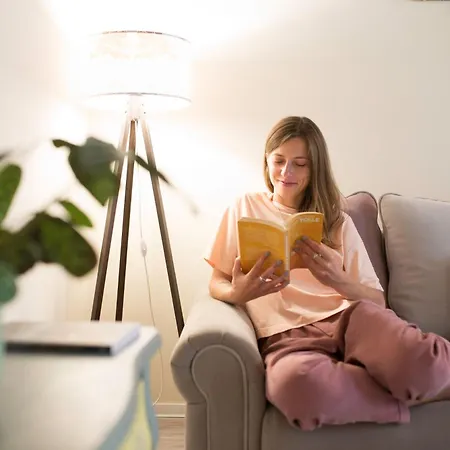 Seek And Hide - Little Julia's Hideaway براشوف