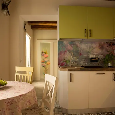 Seek And Hide - Little Julia's Hideaway Apartman *