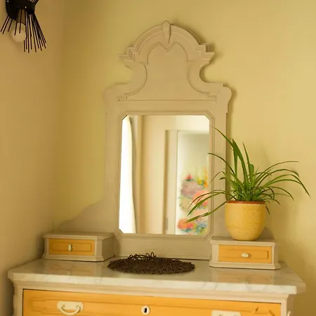 Seek And Hide - Little Julia's Hideaway Apartment *