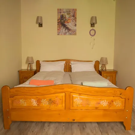 Seek And Hide - Little Julia's Hideaway Apartman Brassó
