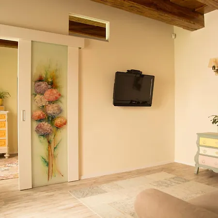 Apartman Seek And Hide - Little Julia's Hideaway