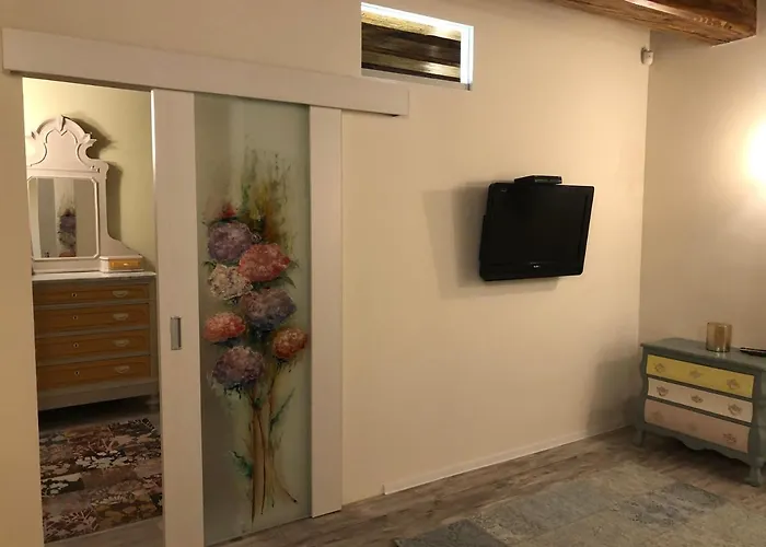 Seek And Hide - Little Julia's Hideaway Apartment