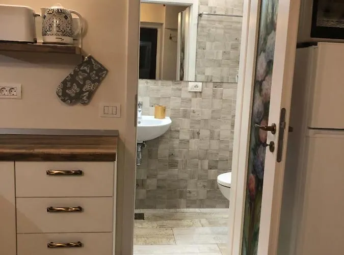 Seek And Hide - Little Julia's Hideaway Apartment