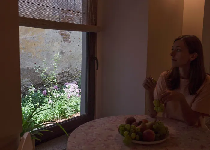 Apartment Seek And Hide - Little Julia's Hideaway *