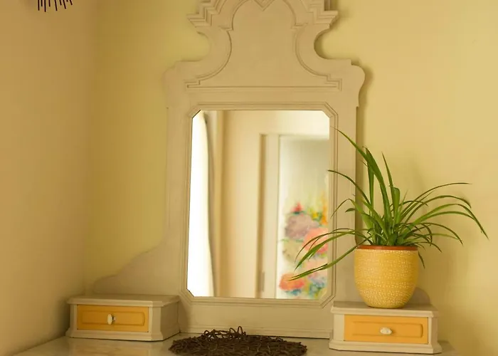 Seek And Hide - Little Julia's Hideaway Apartment *