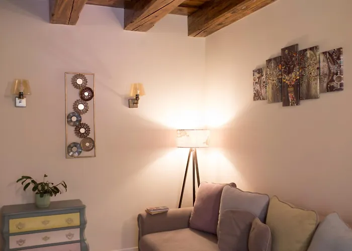 Apartment Seek And Hide - Little Julia's Hideaway