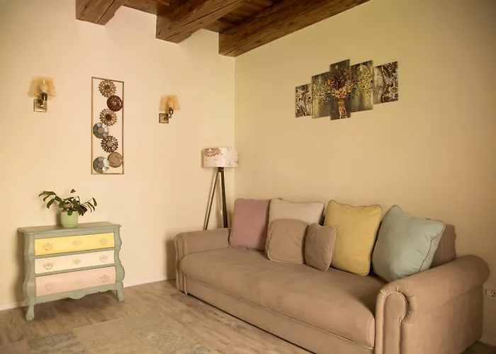 Seek And Hide - Little Julia's Hideaway Apartment