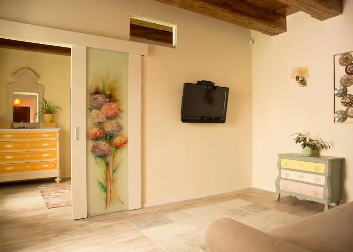 Apartment Seek And Hide - Little Julia's Hideaway